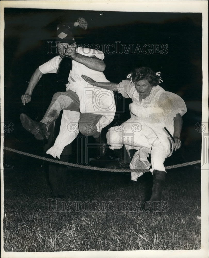 1959 Nightie meeting of the South Berkshire Hunt-Races - Historic Images