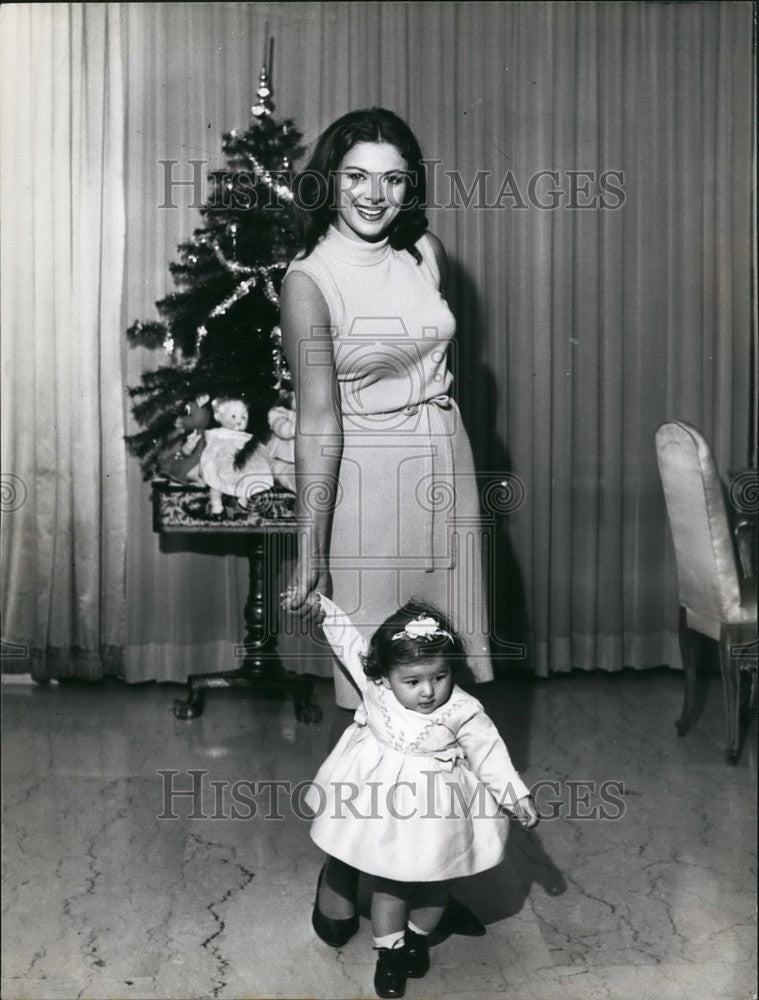  Sandra Milo Actress With Child - Historic Images