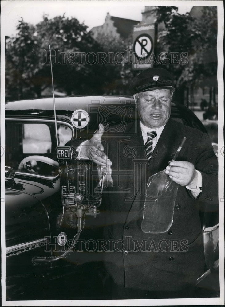 Press Photo S Josef Artmeier, ET-Taxicab Driver - KSB43037 - Historic Images