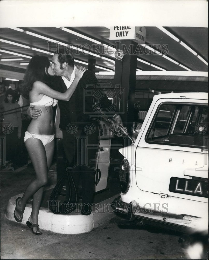 1970 Fred Munro & Ann Collins at new petrol station at Acton Vale - Historic Images