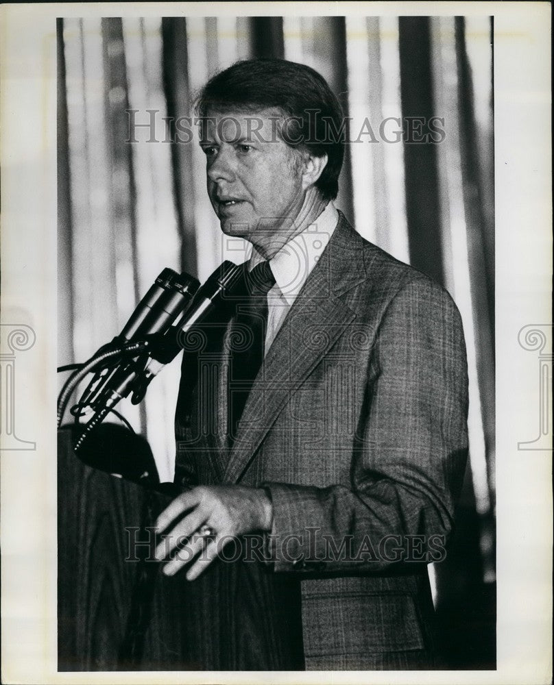 1976 President Jimmy Carter Giving Speech - Historic Images