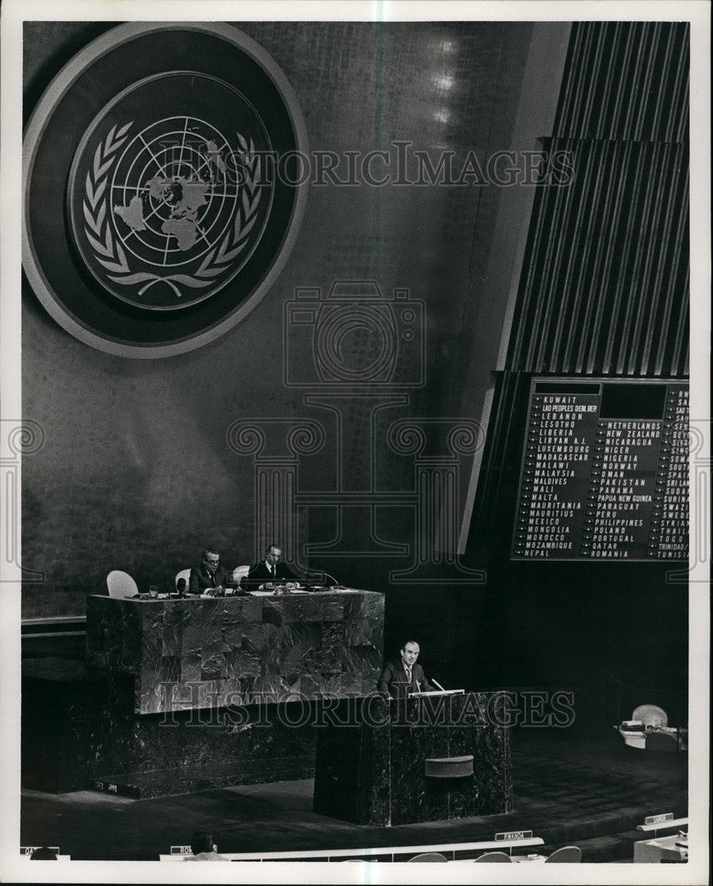 1977 Israeli Ambassador Chaim Herzog Addressing General Assembly - Historic Images