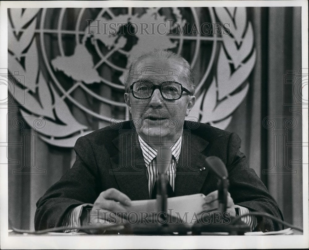 1977, French Foreign Minister ,Louis de Guiringaud, - KSB43773 - Historic Images