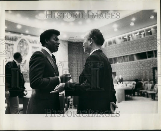 1976, Amb from Angola ,Elisio de Figueiredo & Vietnam 's Dinh Ba Thi - Historic Images