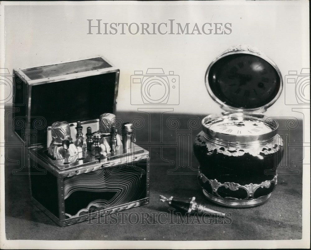 1954, "Necessarie" of Louis 16th period & Louis 15th Snuff Box Watch - Historic Images