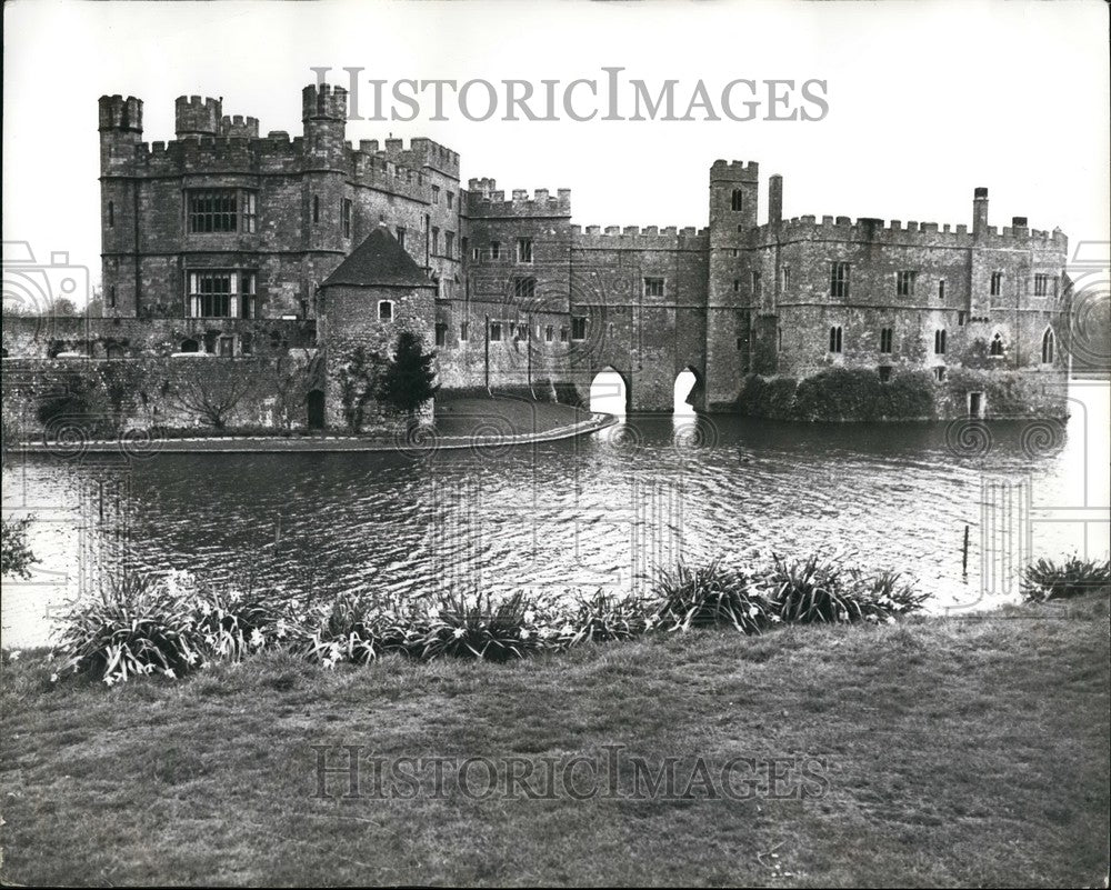 1978 View of Leeds Castle in Maidstone Kent - Historic Images