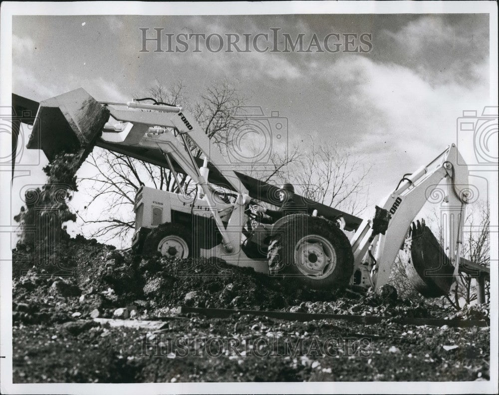 Press Photo Ford Motor Company&#39;s Model 4500 and 4400 industrial tractors-Historic Images