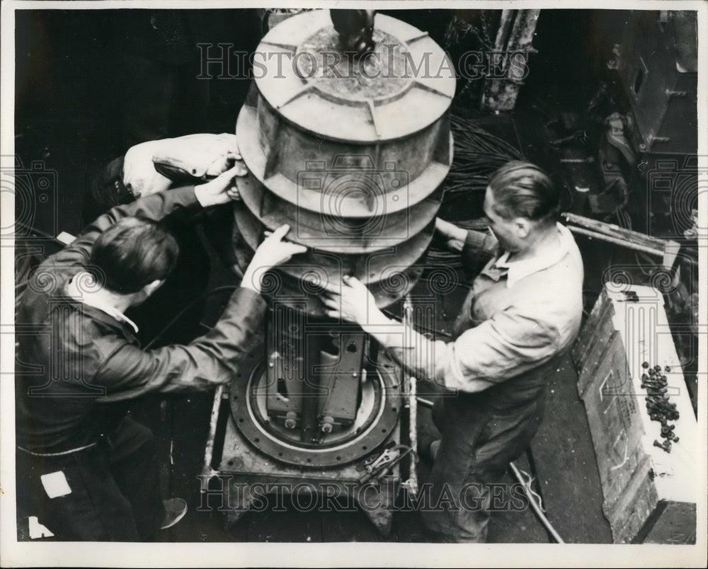 Press Photo Underwater T/V equipment for the Royal Navy - KSB44149- Historic Images