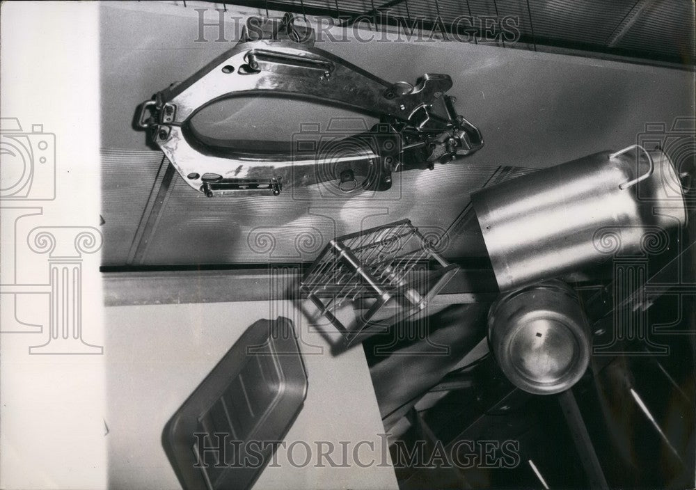 1954 Press Photo A Horse Collar And Various objects in Aluminum Show In Paris-Historic Images