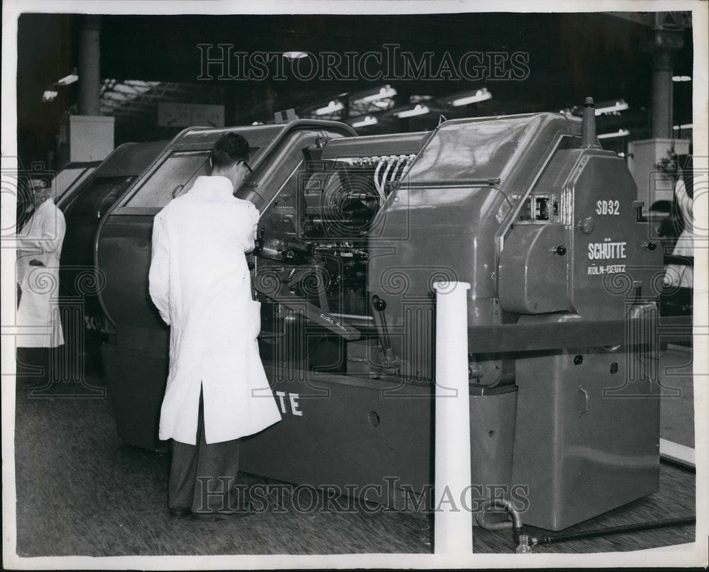 1952, German Schutte Fourspindle Automatic Cutting Machine - Historic Images