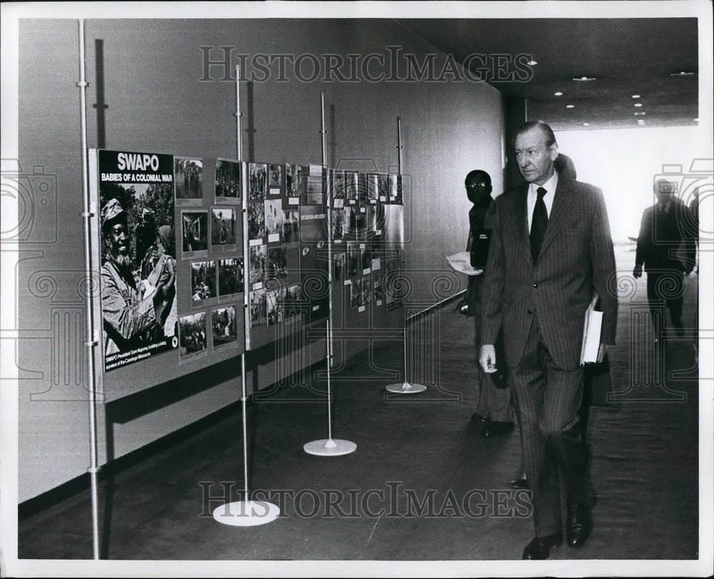 1978, Sec Gen. Waldheim Passing Photo of Sam Nujomo Head of Swapo - Historic Images