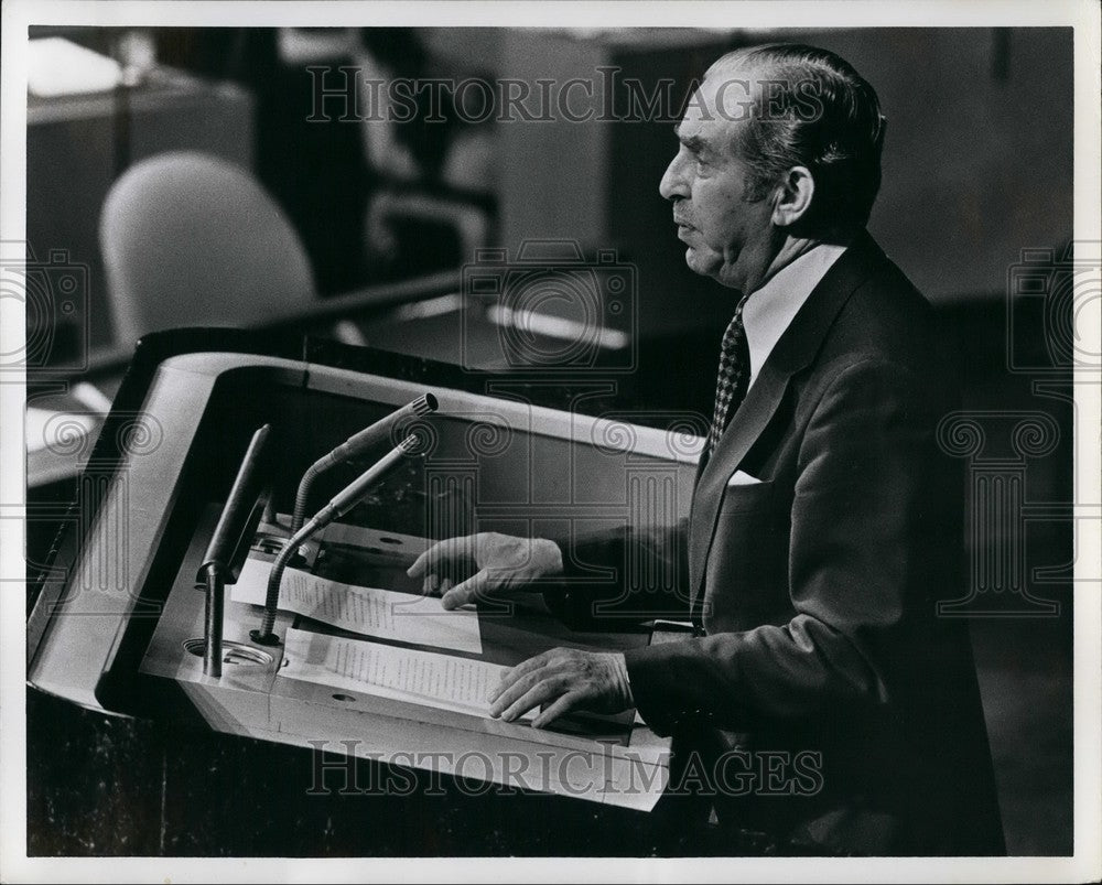 1977 Press Photo Chaim Herzog Permanent Rep. Israel UN General Assembly - Historic Images