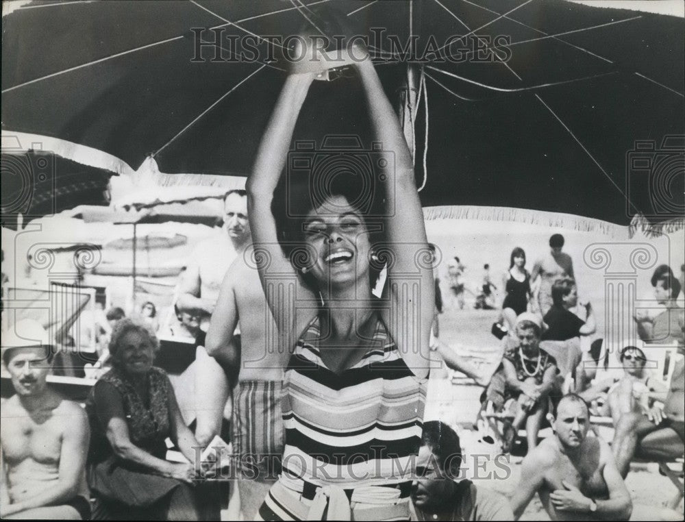 1965, Actress Sandra Milo in big parasol - KSB44899 - Historic Images