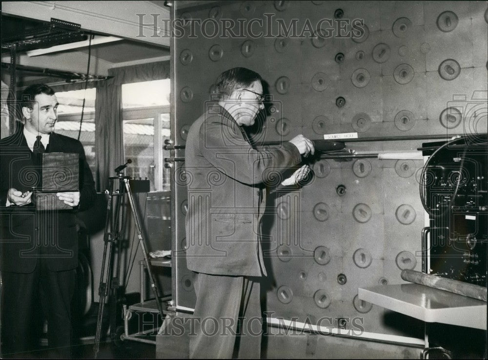 Press Photo William Crieff, fom Scotland Learning About Harwells Reactor - Historic Images