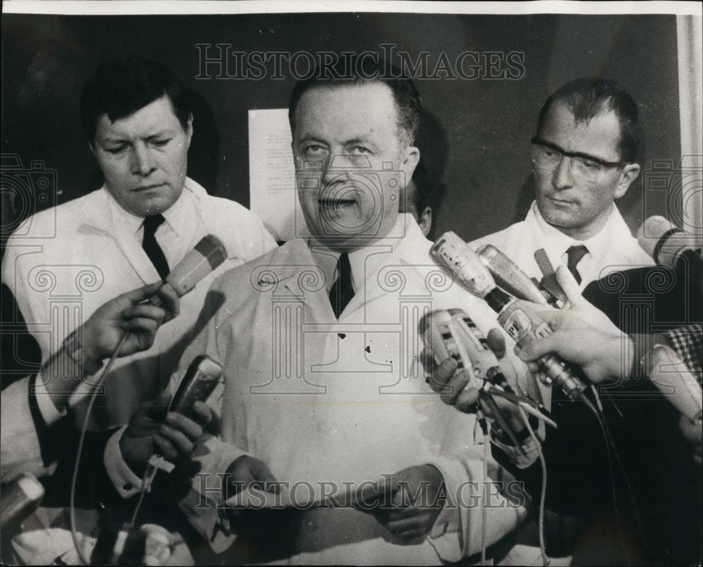 1968 Europe's First Heart Transplant Operation Team - Historic Images
