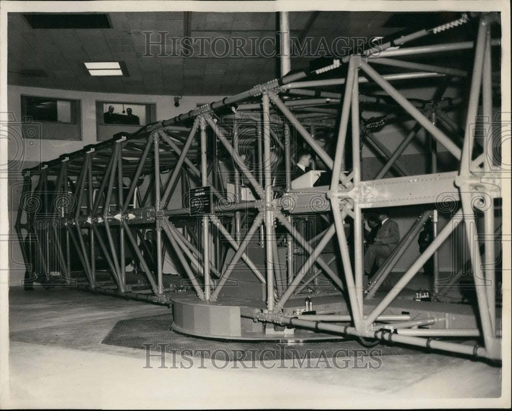 1955 Press Photo Centrifuge Showing in Center the Observer - KSB45105 - Historic Images