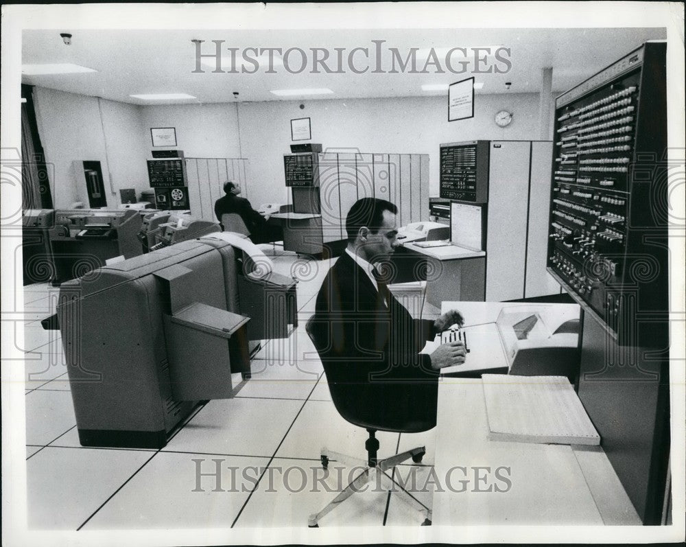 Press Photo Western Union "Sicom" Center - KSB45165 - Historic Images