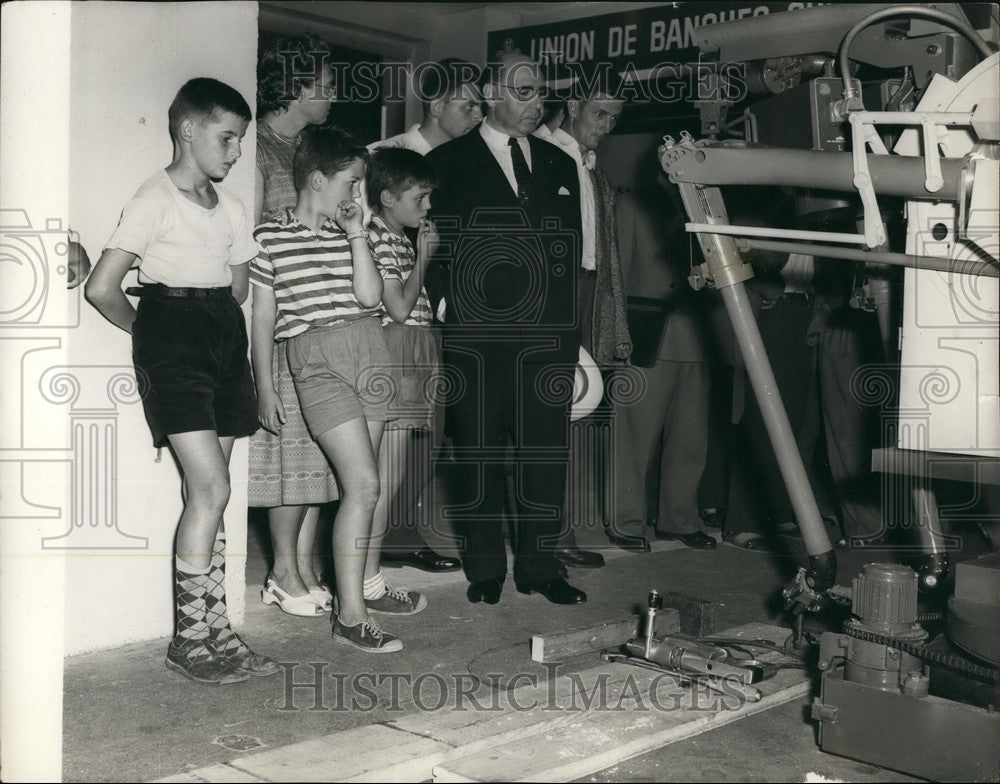 1956 Press Photo Robot Demonstrations Of The Atomic Age - KSB45177 - Historic Images