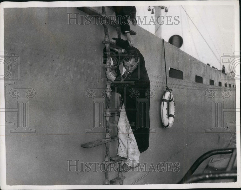 1958 Aleksander Mahdenko ,rescued from 5ft. dinghy at sea - Historic Images