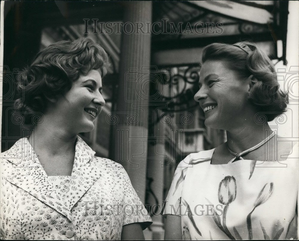 1958 Press Photo Ingrid Bergman And Her Daughter Jenny In London - KSB45647-Historic Images