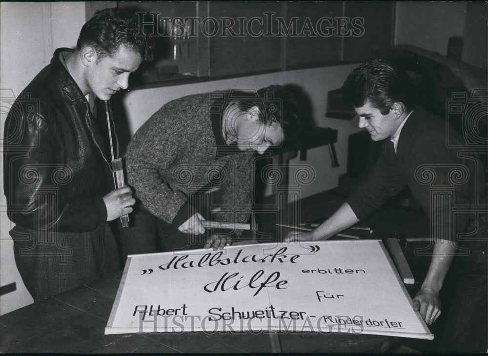 1959 Press Photo Teddyboys build home for orphans and their sign - Historic Images