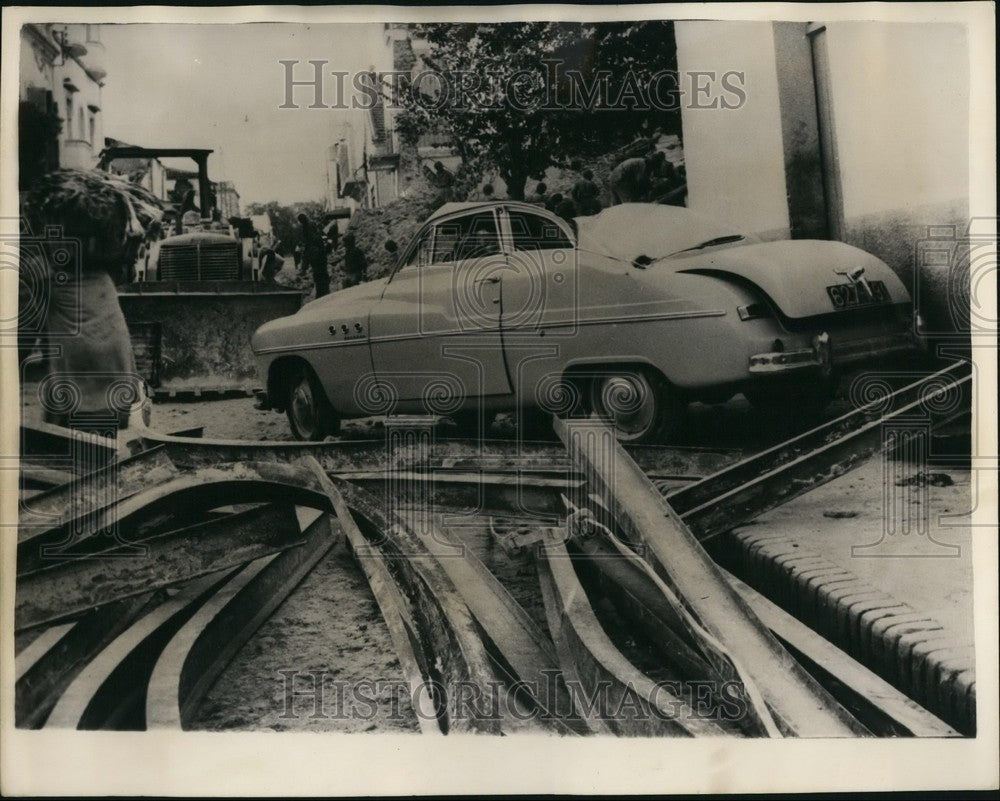 1954, Algiers Earthquake center Wrecked Car Orleanville - KSB45879 - Historic Images