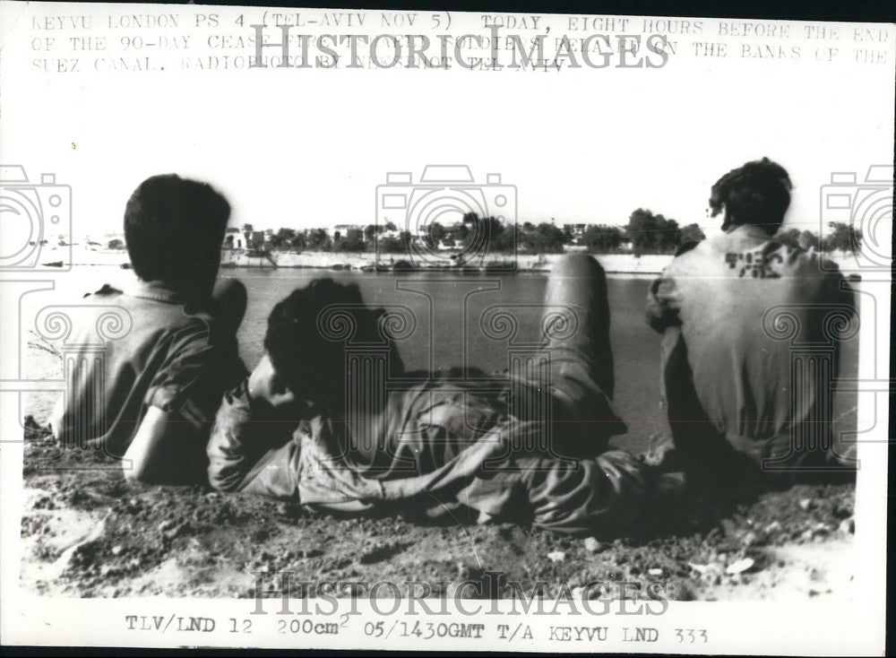 1970, Israeli Soldiers Relax Bank Suez Canal During Ceasefire - Historic Images