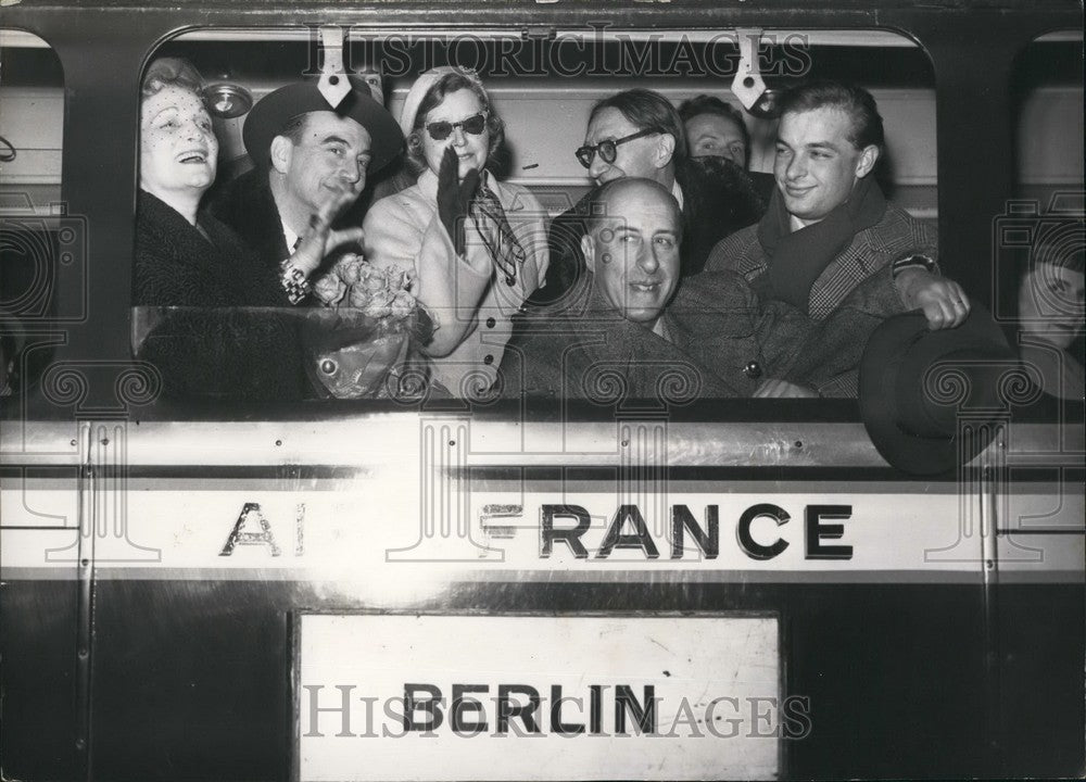 1954 Press Photo Comedie Francaise Actors On Air France Motor Coach - KSB46145-Historic Images