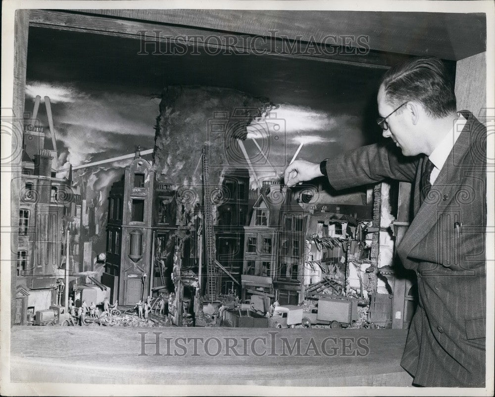 1952 Press Photo London Blite Model Imperial War Museum Lambeth WY Carman-Historic Images