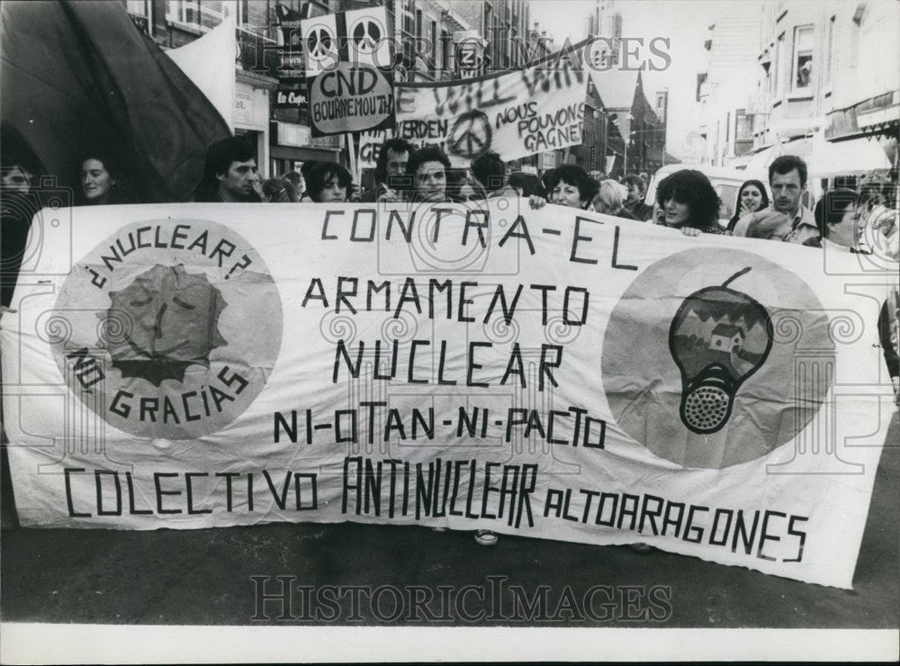 Press Photo Nuclear Weapon Protesters March NATO Headquarters Brussels-Historic Images