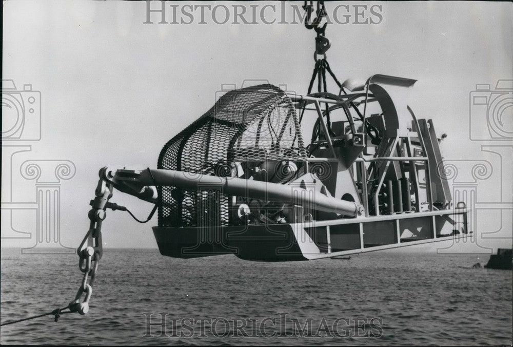 Press Photo  Sumitomo Electric Industry Underwater Research Machine 5.5 Tons - Historic Images
