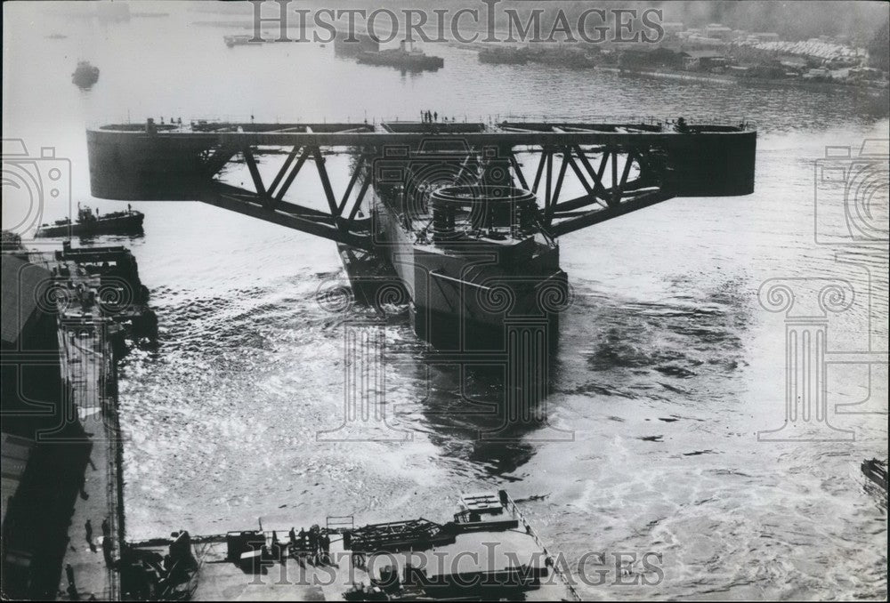 Press Photo Japan Builds Big Oil Rig For U.S.A-Sasebo Heavy Industries- Sasebo - Historic Images