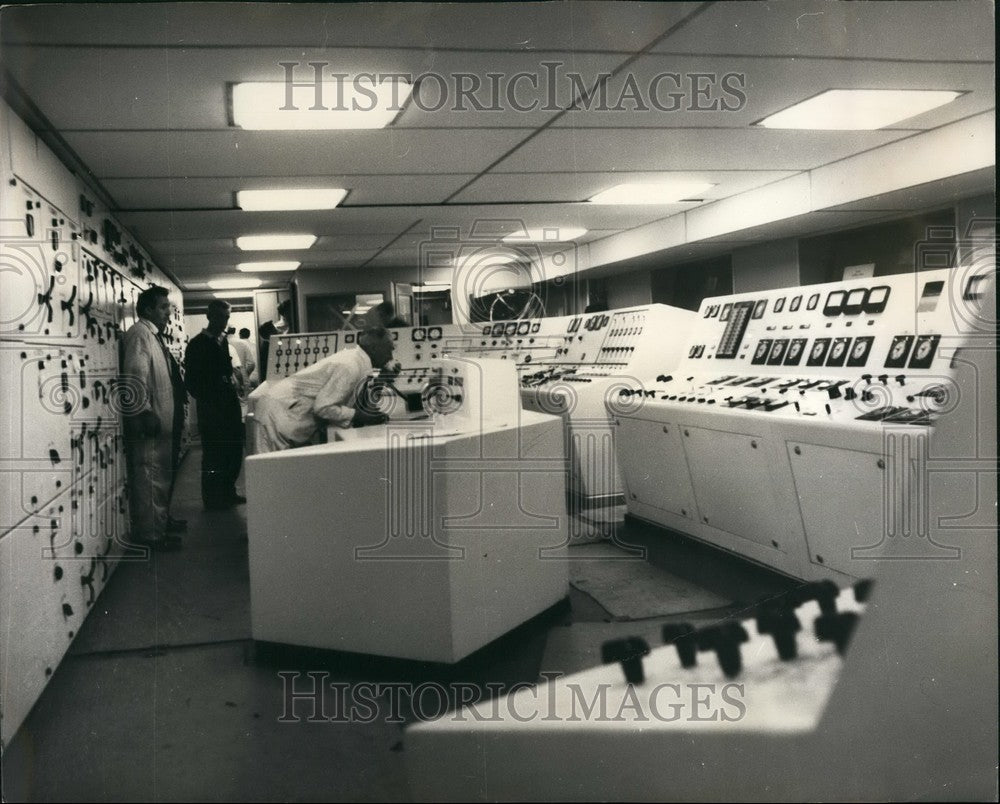 1968 Control Center Across From Main Engine Rom Of Qn Elizabeth II - Historic Images