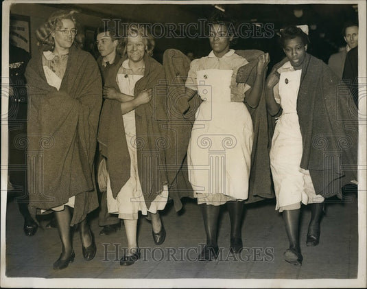 1953 Press Photo Jean Goodwin Peggy Kemp Ruby Palmer Hastina Bull disaster tube - Historic Images