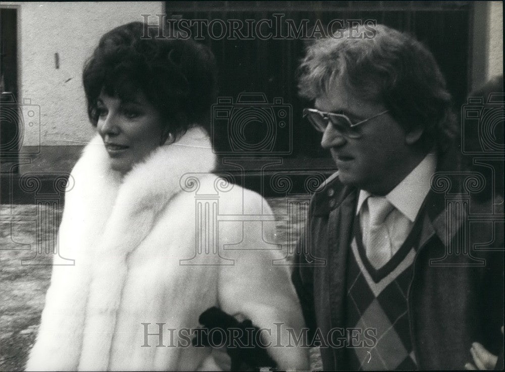 1983 Press Photo Joan Collins  at Gstaad Stars In "Denver-Clan" During Xmas - Historic Images