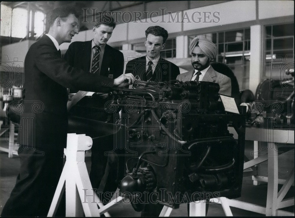 Press Photo Lecturer Roy Noster With Students Biplane Propellant Jet Engine - Historic Images