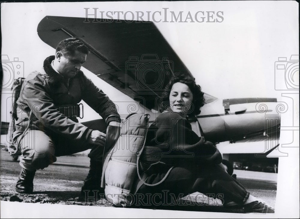 1958 Parachutists Preparing To Get Married Midair Alberto Cristofaro - Historic Images