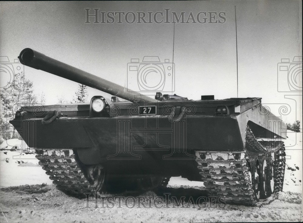Press Photo Swedish tanks unique feature lacks tower extremely fast conditions - Historic Images