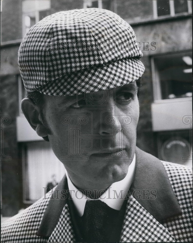 1968, Norman Hartnell makes debut in Men's fashions - KSB47453 - Historic Images