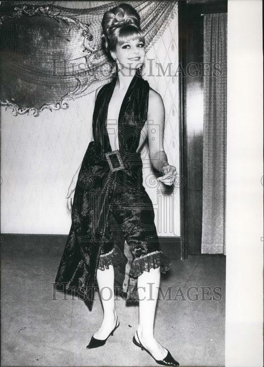 1965 Press Photo L Haller, Munich, Persian Sheep Dress - Historic Images