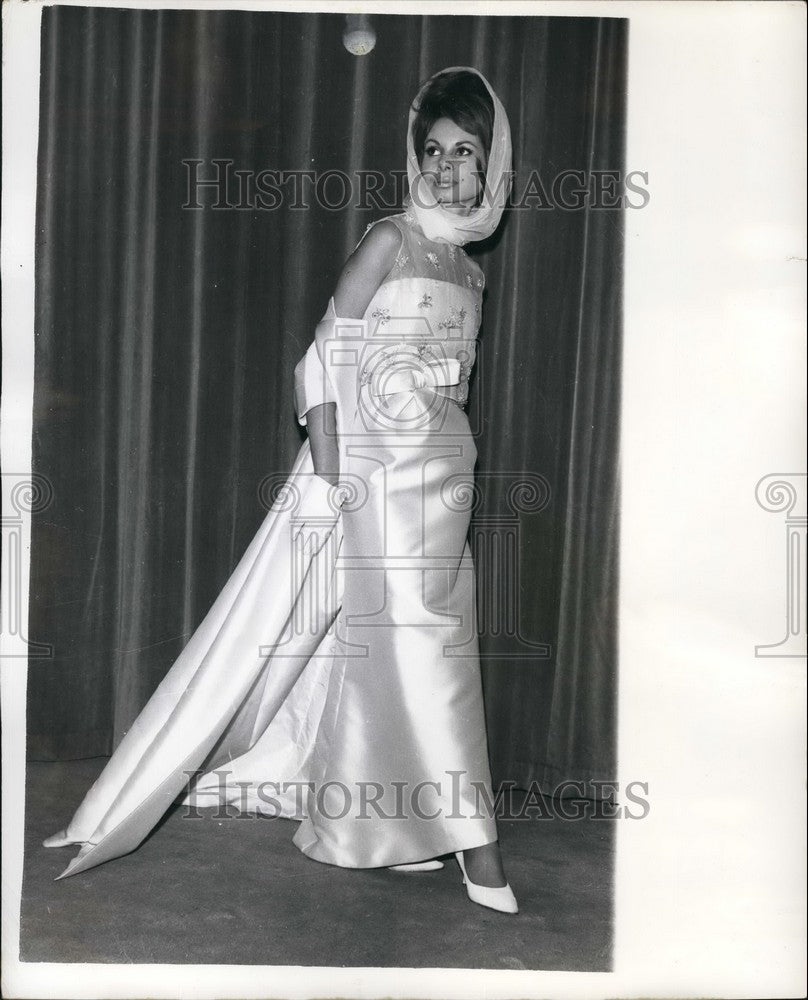 Press Photo Woman Modeling Spring Collection Ronald Paterson Evening Dress - Historic Images