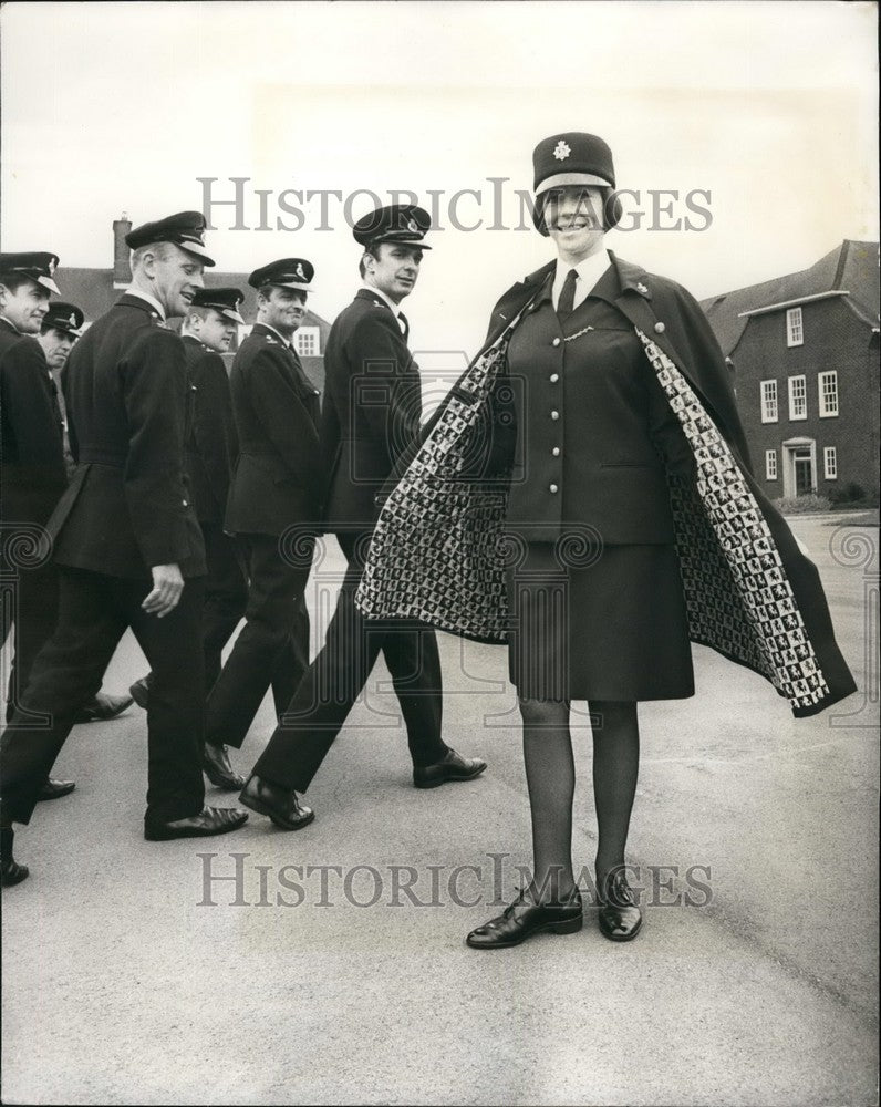 1971 Press Photo Kent Policewoman Uniform Style - KSB47803-Historic Images