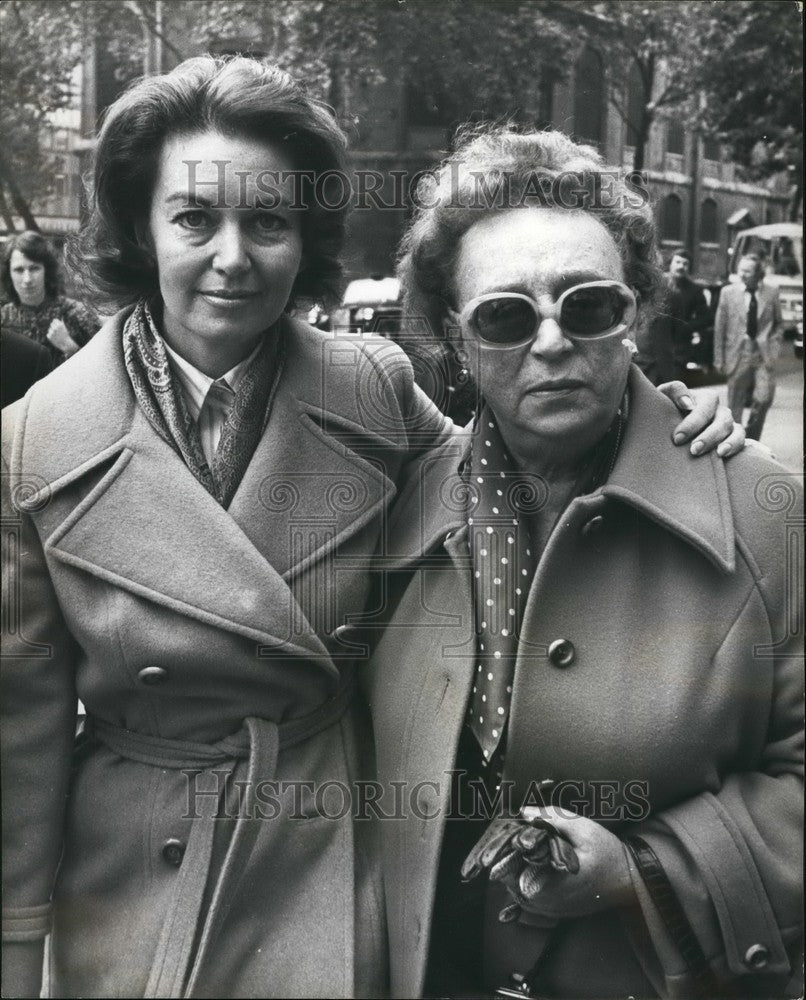1976, Actresses Janette Scott & Mother Thora Hird Arrive For Hearing - Historic Images
