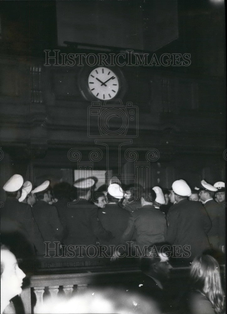 1970 Members Out Parliamentary Opposition Leave Spectator Tribune - Historic Images