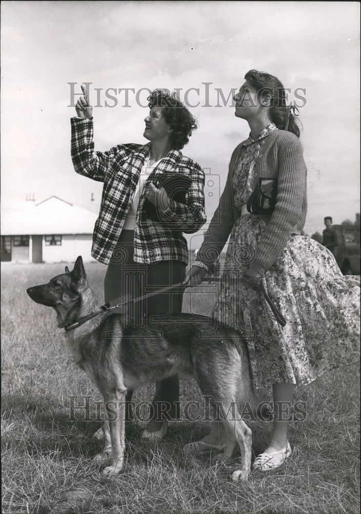 1955 Mrs. Jean Sallis Wife French Competitor Daughter Watch Skies - Historic Images