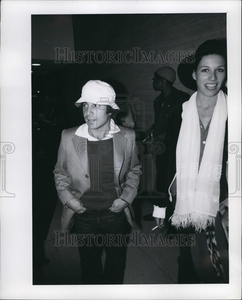 1976, Paul Simon & wife - KSB48495 - Historic Images