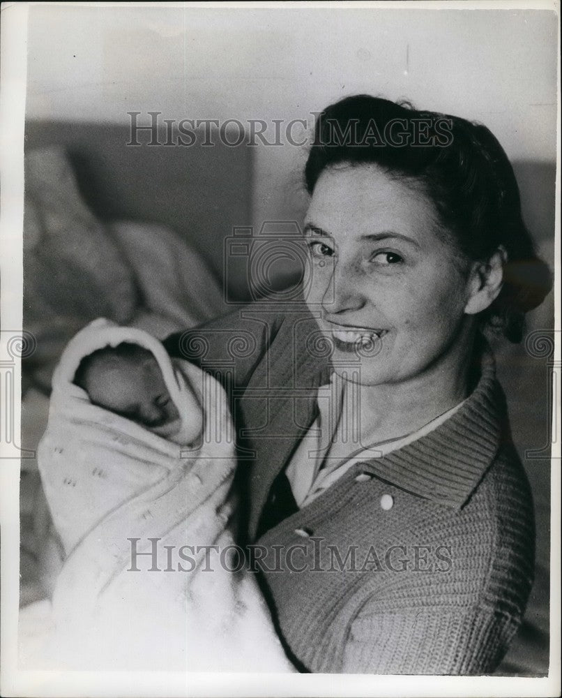 1960, Mrs. Yvonne Moore and baby - KSB48507 - Historic Images