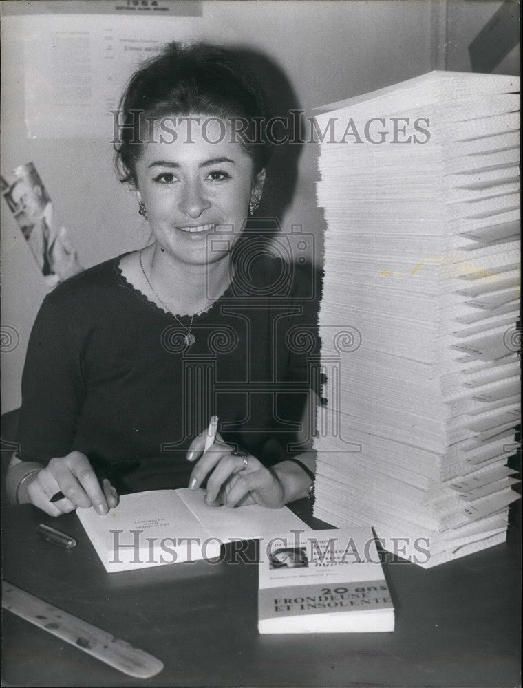 1965 Christine Singer Publishes 1st Book "Dan Hypocrit's Diary" - Historic Images