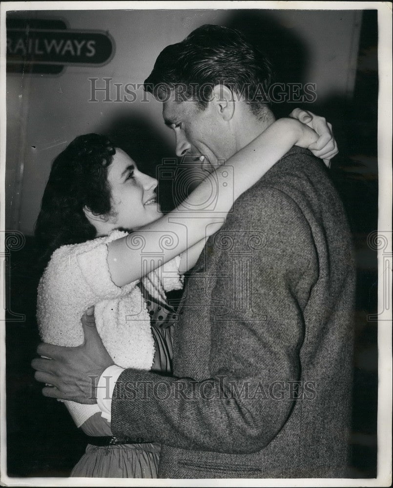 1955 Press Photo Italian tennis star Orlando Sirola Corise Ann Phillips - Historic Images