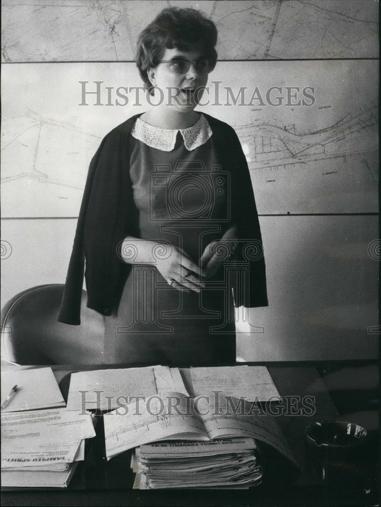 1965, Alice Sieradzki, the "Shadow" Mayoress - KSB48599 - Historic Images